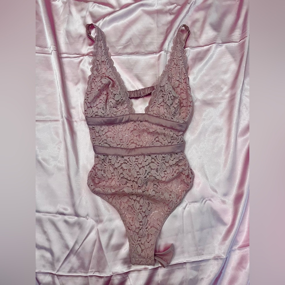 Victoria’s Secret Lace Bodysuit in Pink 🎀